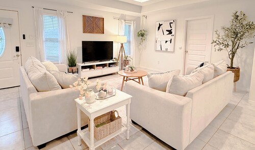 NEW Modern 3BR Home • Patio • Fast WiFi • Sleeps 6