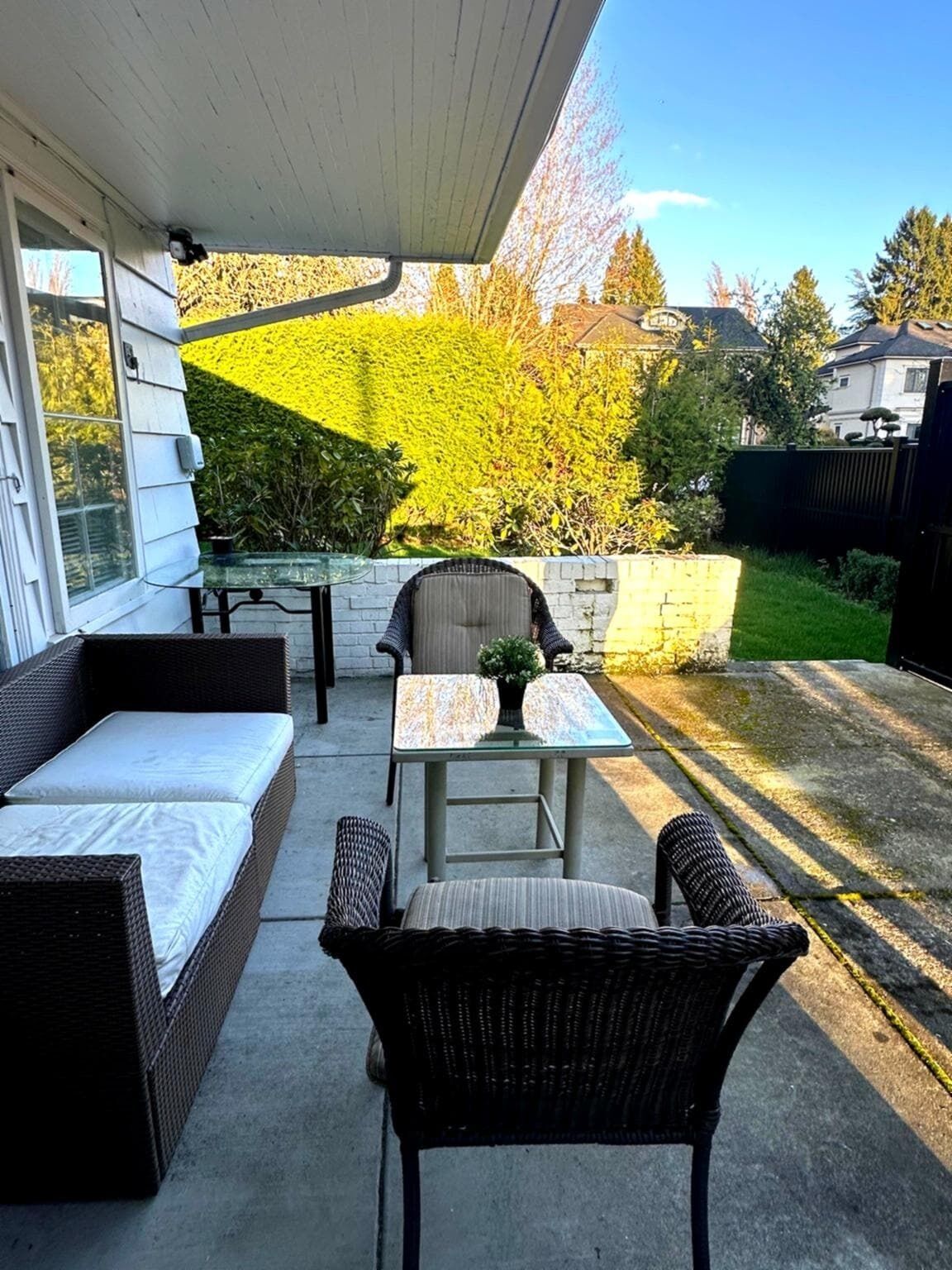 Outdoor dining