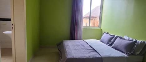 3 chambres, fer et planche à repasser, Wi-Fi, draps fournis