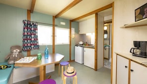 Kühlschrank, Mikrowelle, Herdplatte