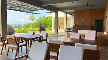 Tempat makan luar