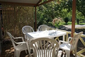 Outdoor dining - Chalet 3 étoiles - Piscine  - ccbgace (Le Mas-d'Azil)