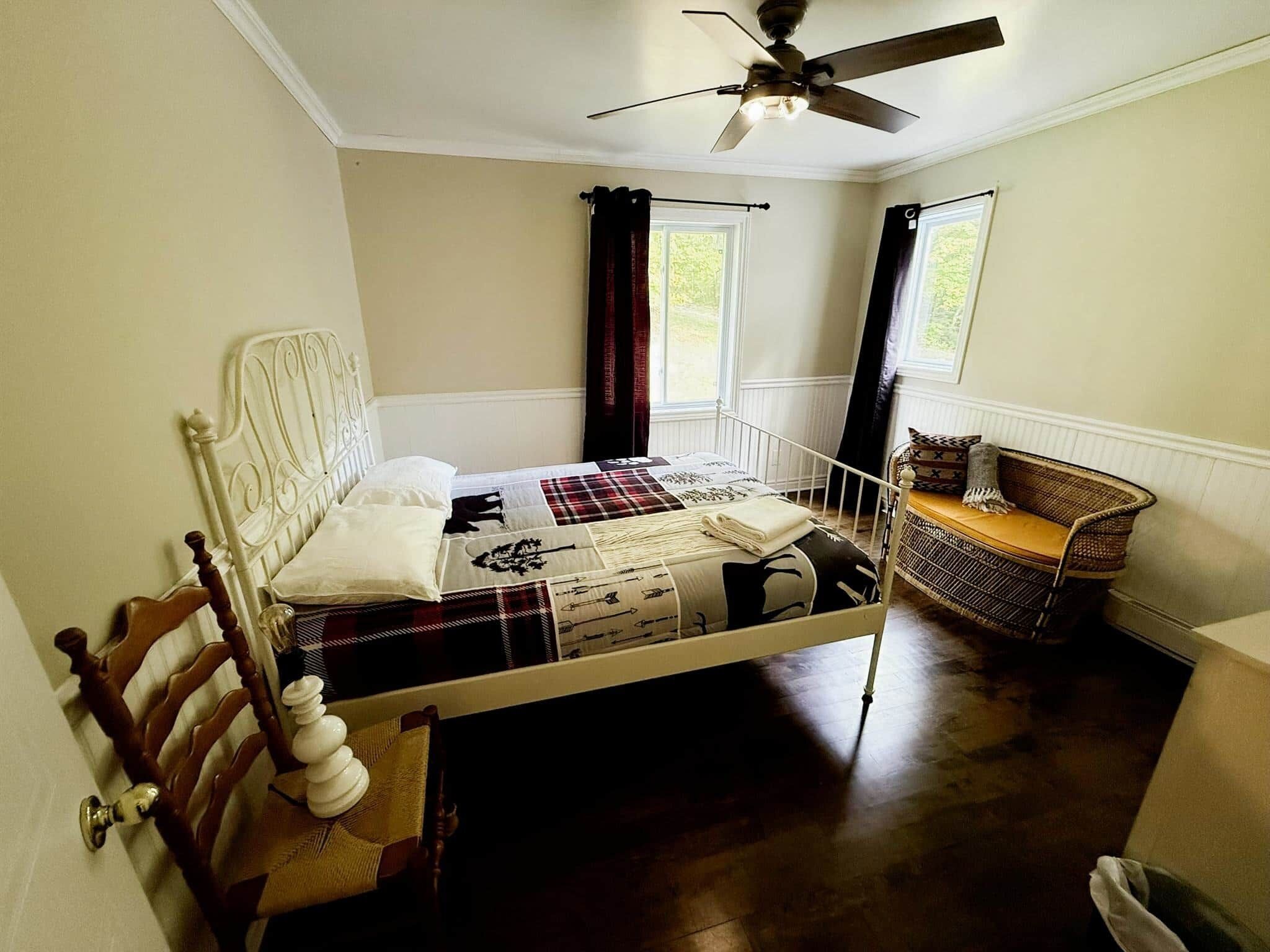 4 chambres, fer et planche à repasser, Wi-Fi, draps fournis