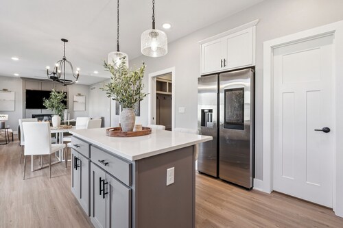 Large New  4-bedroom house with AC in Suburban Grimes