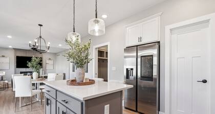 Large New 4-bedroom house with AC in Suburban Grimes
