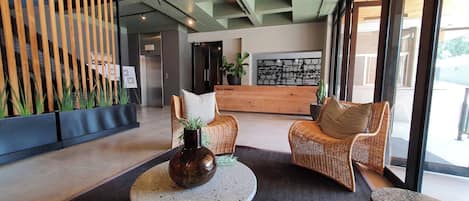 Apartment, 2 Bedrooms | Lobby