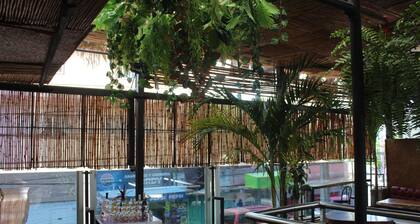 Aquí Comes Rico Airport Hostel