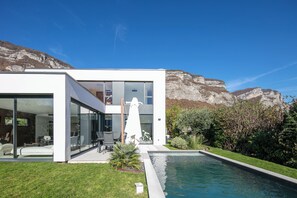Pool - Gorgeous 4-bedroom house with AC in charming Bernin France (Bernin)