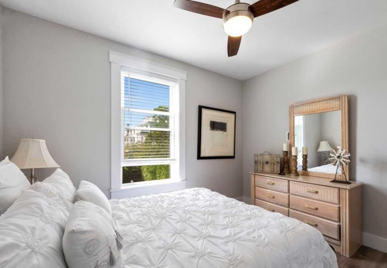 3 bedrooms, iron/ironing board, WiFi (free), bed sheets