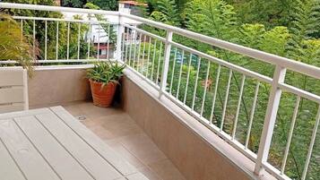 Chambre Double Confort, balcon, vue montagne | Balcon
