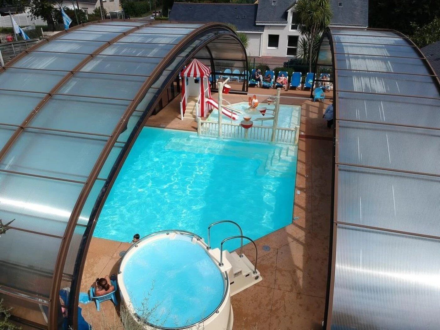 Piscine couverte, piscine chauffée