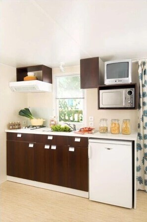 Fridge, microwave, stovetop - Camping 4 étoiles - Parc aquatique - ccbgde0 (La Baule)