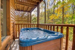 Ferienhütte, Mehrere Betten (Pigeon Forge Waterworld #2449) | Außen-Whirlpool