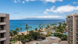 A resort with a pool, palm trees, and a view of the ocean. - Kaanapali Alii-2 Bedroom Partial Ocean Views (Lahaina)