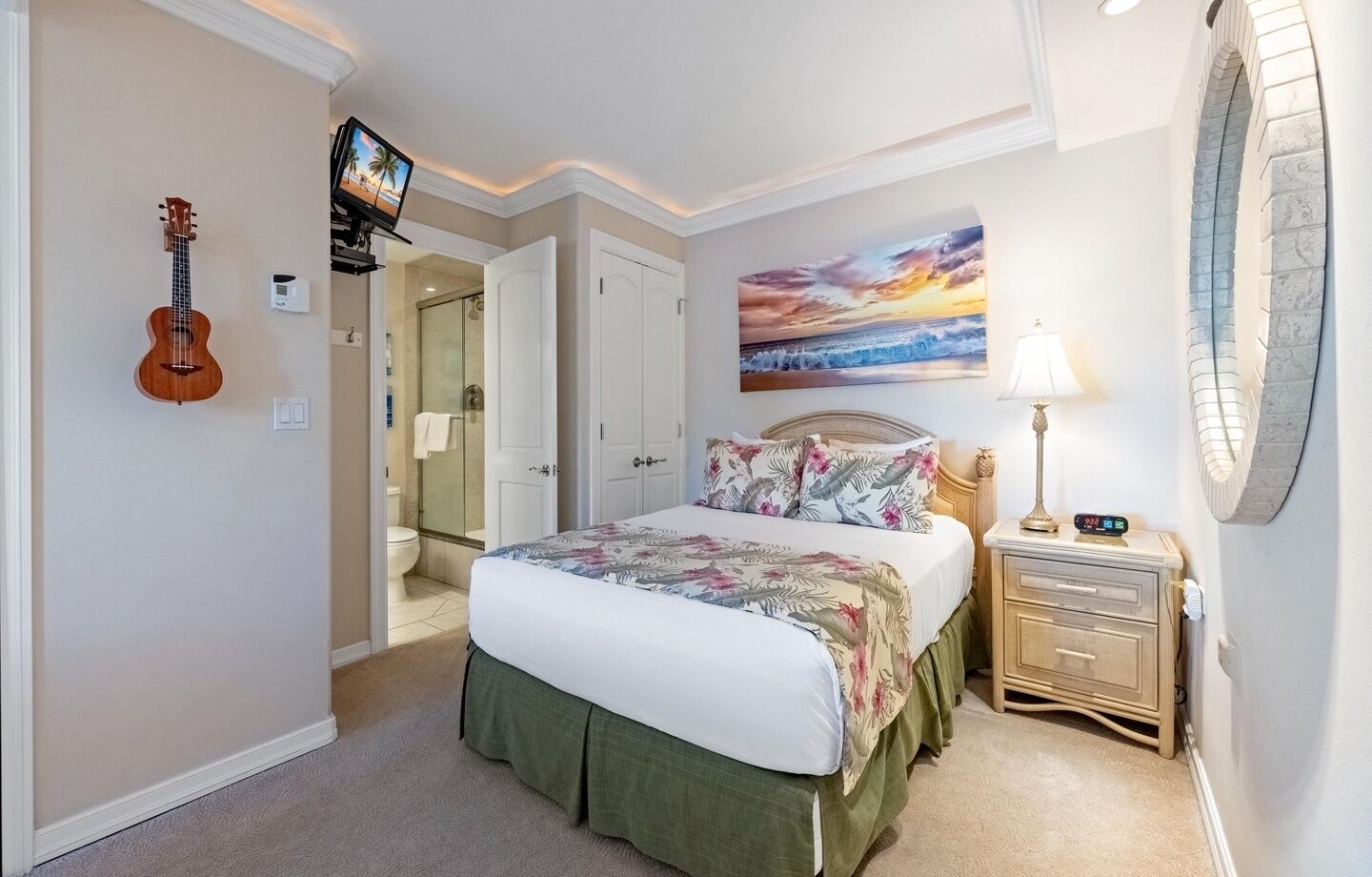 Une chambre à coucher avec un lit, une guitare, un téléviseur, un tableau, une lampe et une horloge.