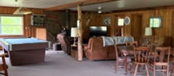 Peaceful 2-bedroom cabin with AC in welcoming Villa Ridge