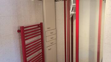 Jetted tub, hair dryer, towels, soap
