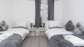 2 bedrooms, iron/ironing board, Internet, bed sheets