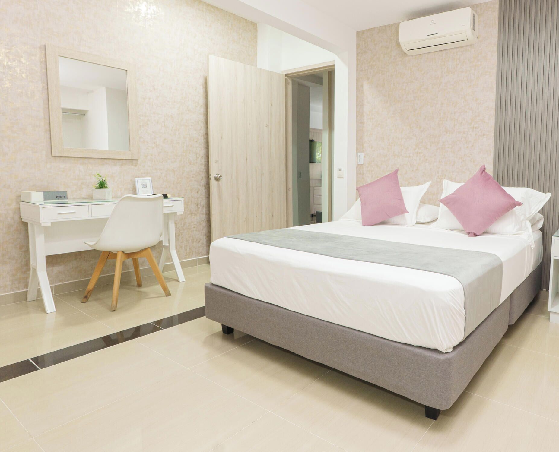 Departamento Deluxe, balcón, vista al parque | Ropa de cama de alta calidad y edredón 