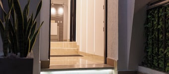 Hotel On By Zenya Host