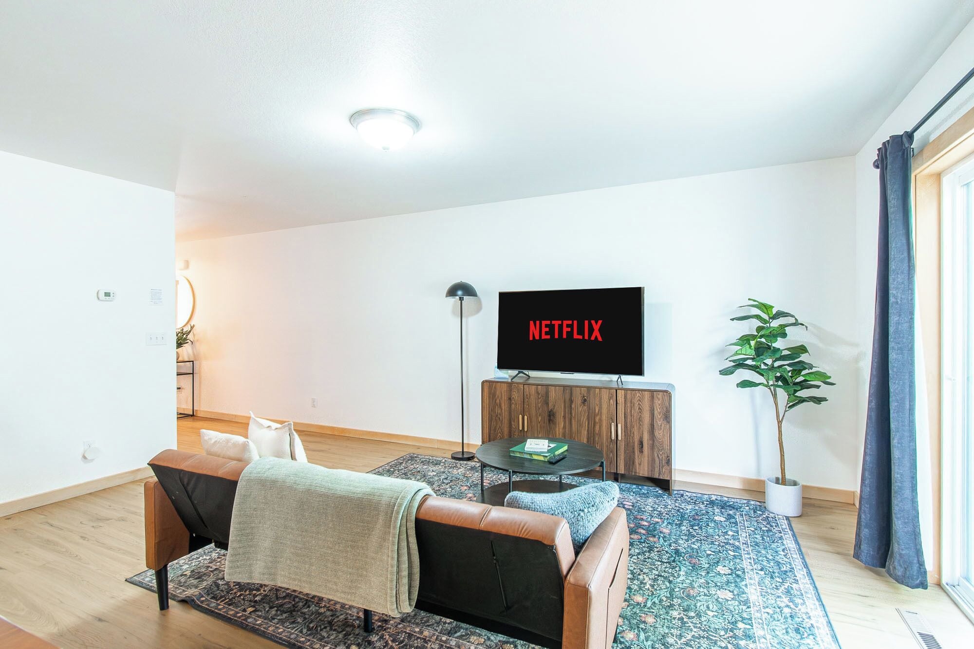 Smart TV, tavolo da calcetto, tavolo da ping pong