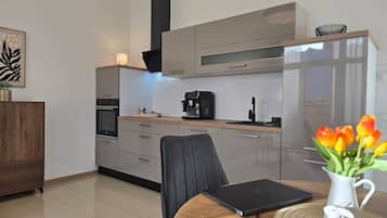 Geladeira, fogão, cooktop, lava-louças