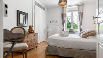 3 bedrooms, iron/ironing board, WiFi, bed sheets