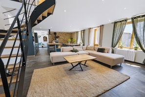 Smart TV, fireplace, books
