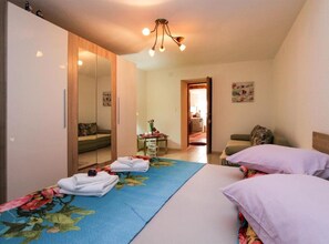 Room - apartment with terrace (Krnica)
