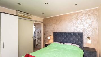 1 chambre, fer et planche à repasser, accès Internet, draps fournis