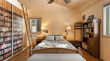 Tabla de planchar con plancha, wifi y ropa de cama