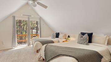 Escritorio, cuna de viaje, wifi y ropa de cama