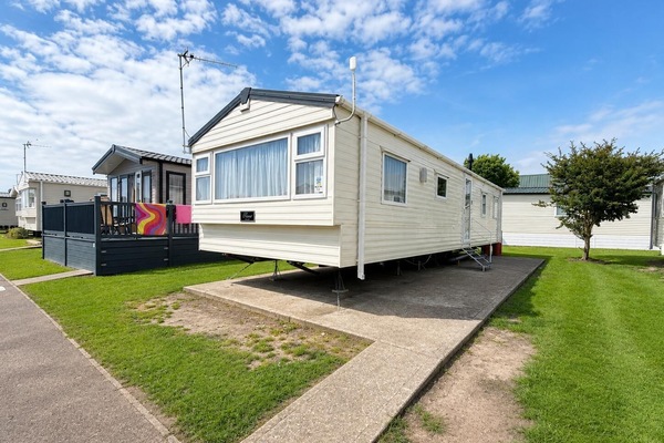 Discover the charm of Pakefield Holiday Park in Pakefield, Suffolk, UK, the perfect destination for family holidays 2026, offering dog-friendly caravan holidays and plenty of outdoor fun.