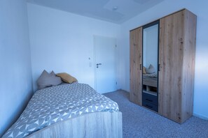 4 bedrooms, iron/ironing board, WiFi, bed sheets - Casa Blanca Residence Magdeburg - Charming 4-bedroom house for your stay (Magdeburg)