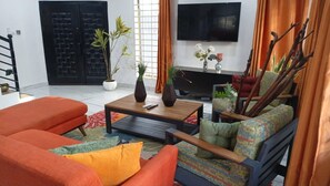 Smart TV - Modern 3 Bedroom En Suite Near Beach (Accra)