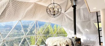 Upscale Geo-Dome with Hot Tub & Epic Views 5 Minutes From Nelson BC