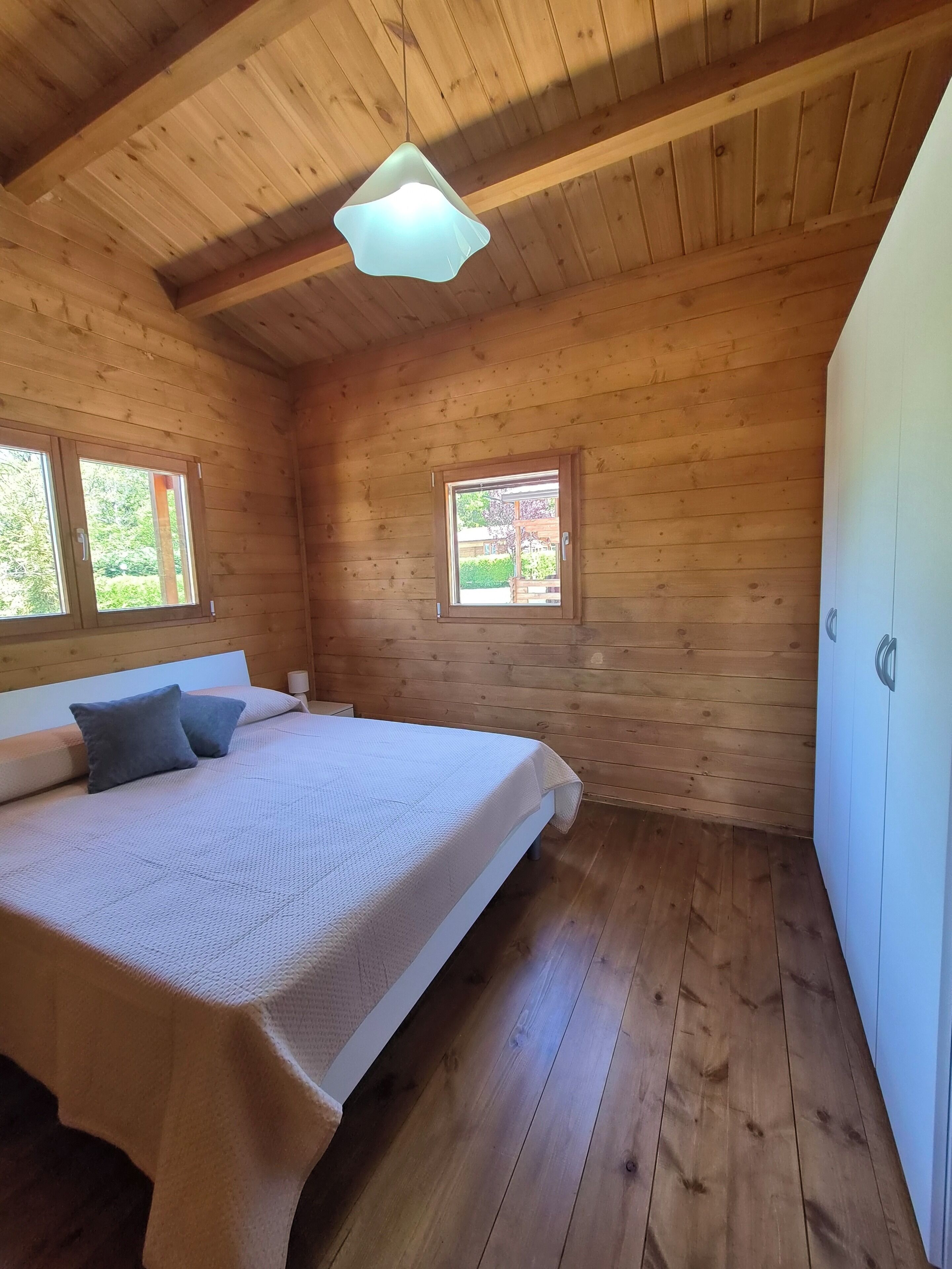 Cabane Confort, vue cour intérieure | Wi-Fi gratuit