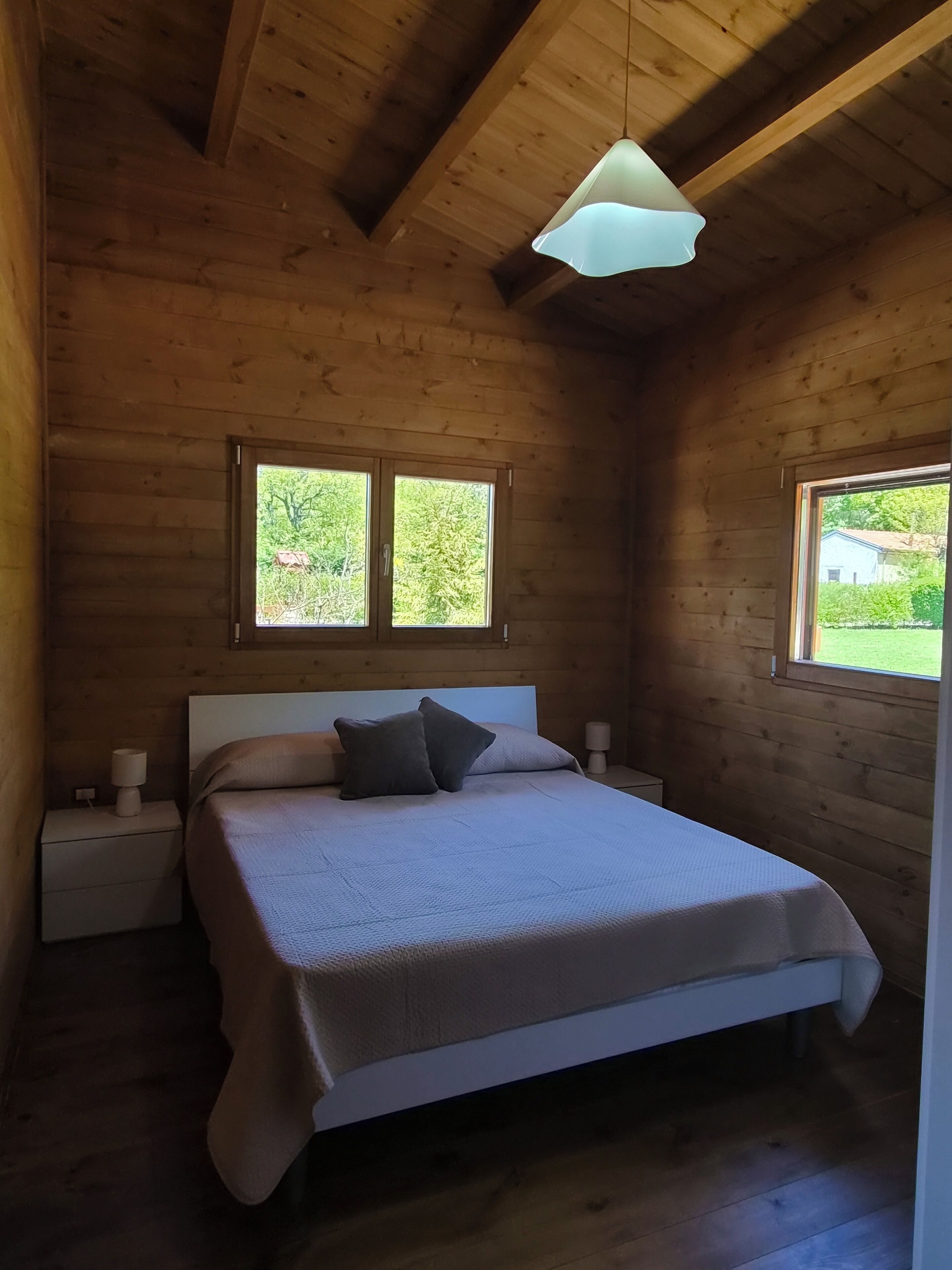 Cabane Confort, vue cour intérieure | Wi-Fi gratuit