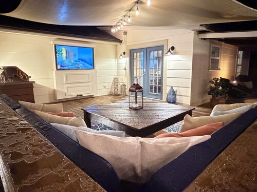 Retreat with spa and amazing outdoor space. 5 miles to downtown Chattanooga