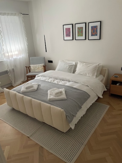 Riverside Luxury 3-bedroom apartment in beautiful Ć tip