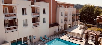 Appartement 3 étoiles - Piscine - ccbgfcd