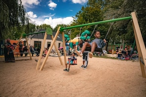 Children’s area - Camping 3 étoiles - ccbg00e (Neuilly-sur-Marne)