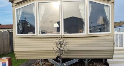 2-bed Caravan - Sleeps 6 - Pets - Beach Access