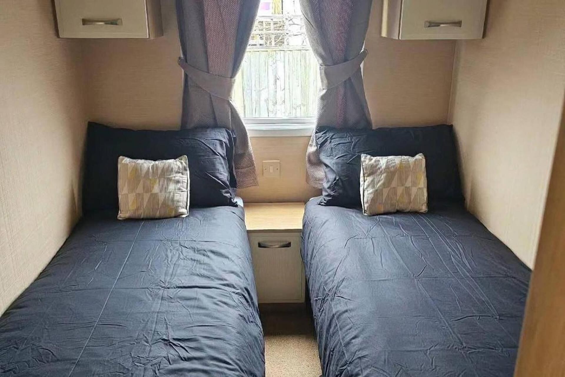 2 bedrooms, iron/ironing board, bed sheets