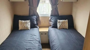 2 bedrooms, iron/ironing board, bed sheets