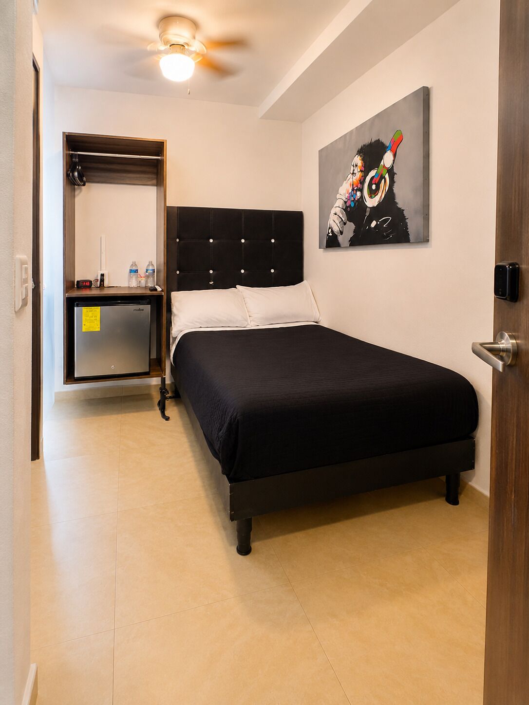 Minibar, iron/ironing board, free WiFi, bed sheets