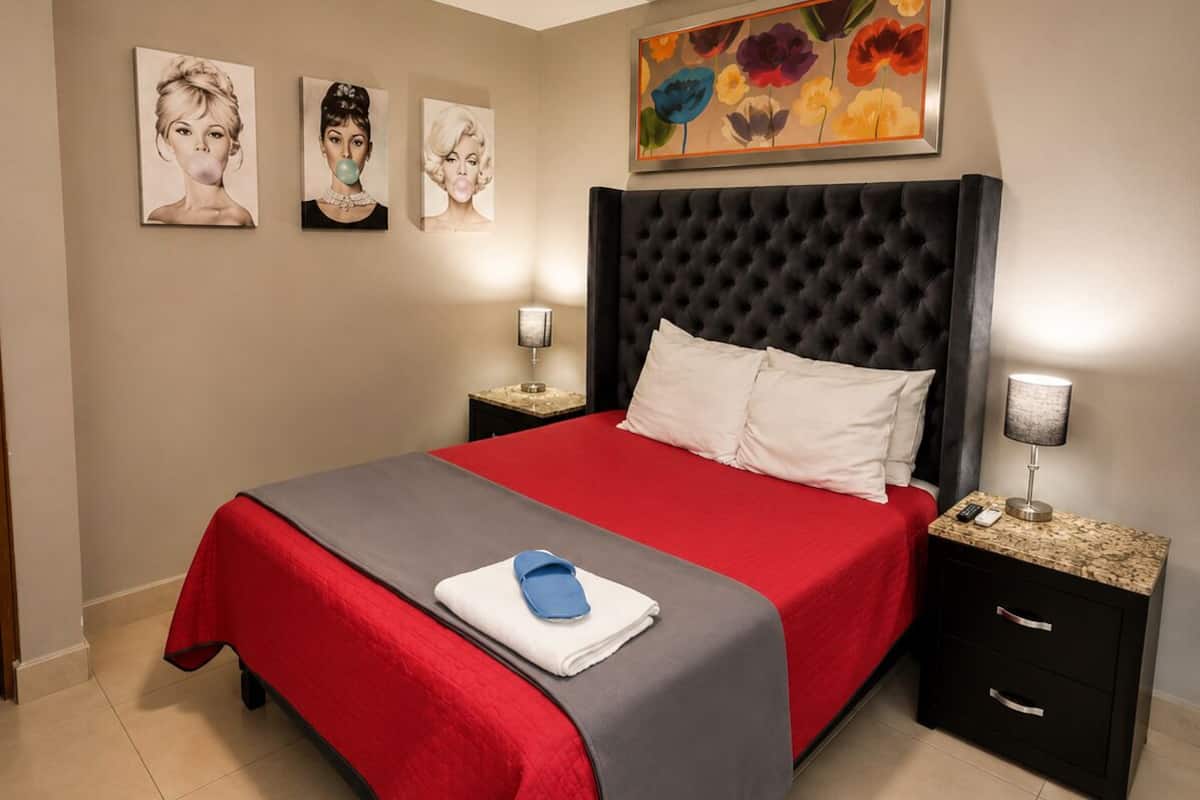 Minibar, iron/ironing board, free WiFi, bed sheets