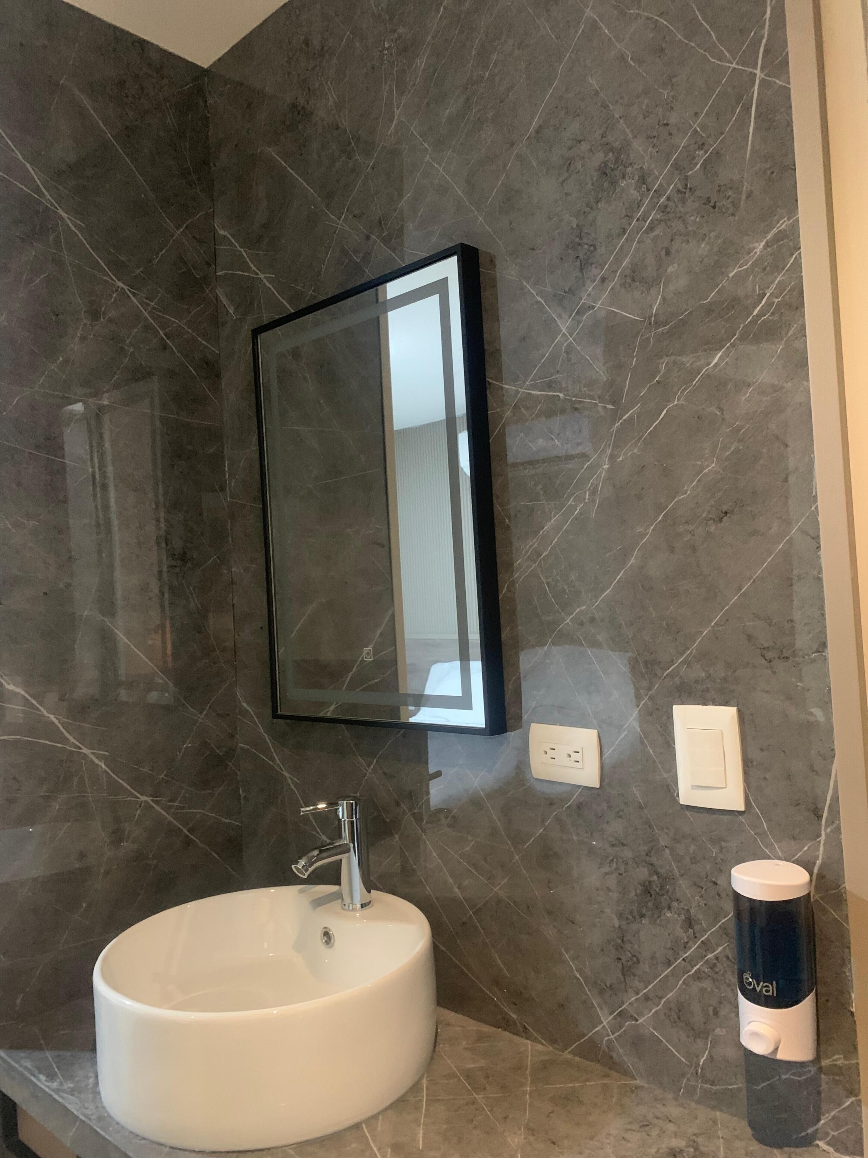 Deluxe Apartment, Balcony, City View | Bathroom | Soap, shampoo, toilet paper