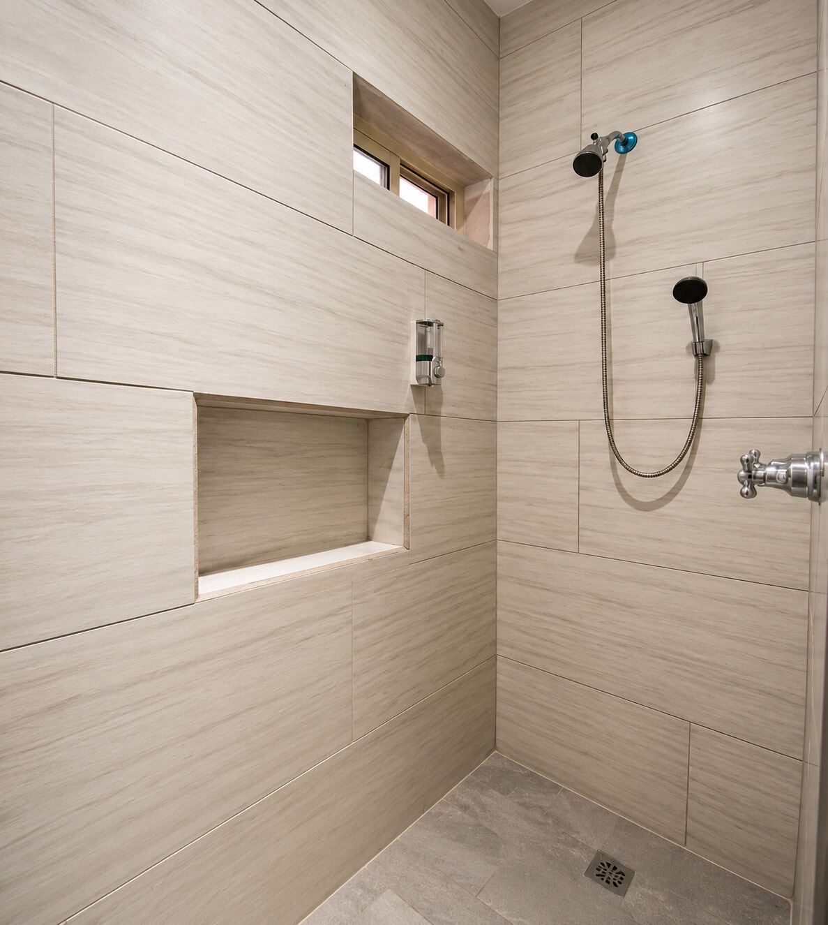 Barrio inn Morelos - Suite #2 | Baño | Regadera, toallas, jabón, shampoo 