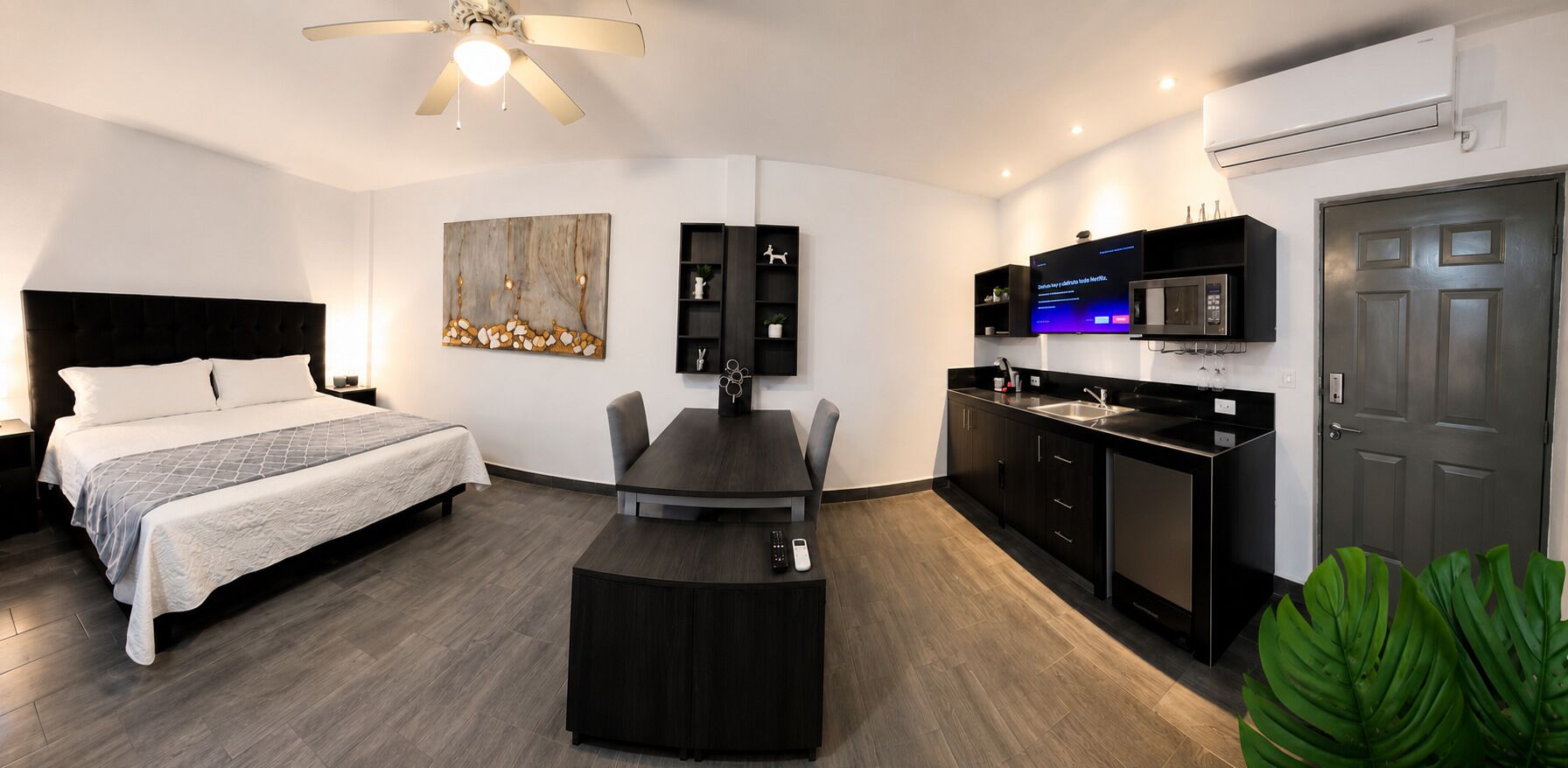 Barrio inn Morelos - Suite #04 Cama king size | Minibar, tabla de planchar con plancha, wifi gratis